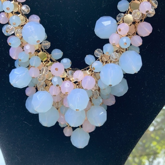 Pastel bead chunky necklace. - Picture 2 of 4